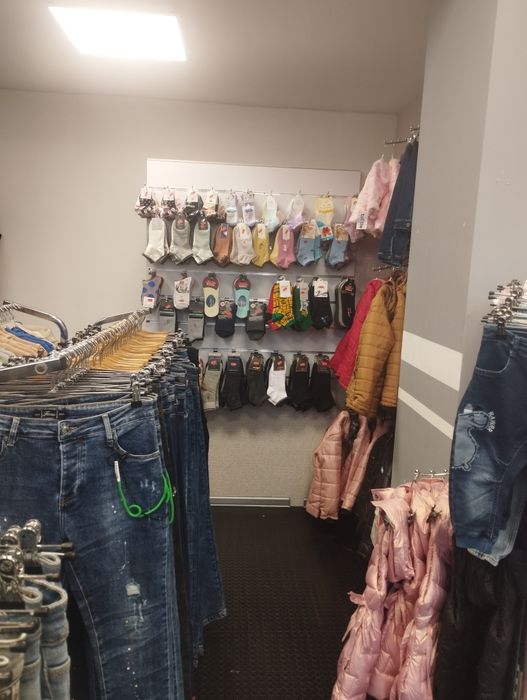 Дрехи на едро ,оборудване за магазин