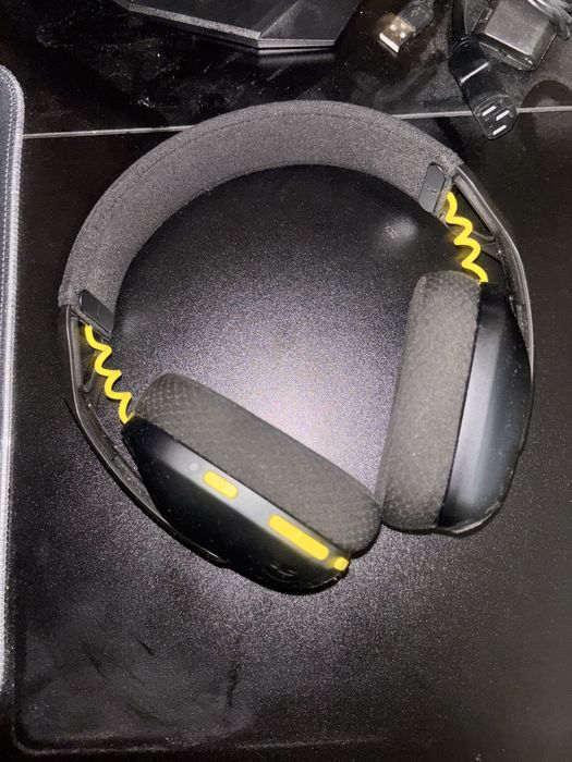 Продавам  геймърски сетъп (Ryzen 5500 3.6GHz + RX 6600 + 180Hz монитор) – готов за игра!