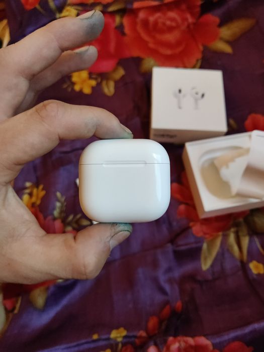 Продам AirPods 4