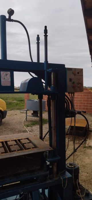 Presa bolțari stationara