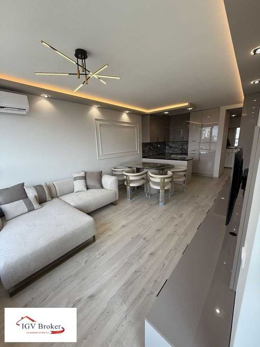 Продава се Тристаен апартамент в София, Банишора - 111 кв.м за 1792 €/кв.м - Снимка #2