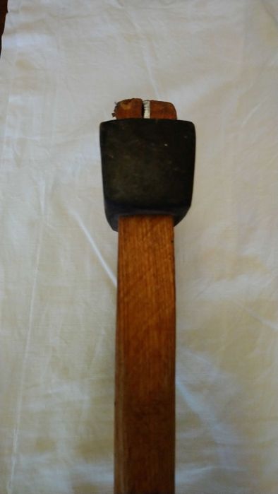 Стара малка брадва.