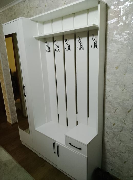 Продам прихожку шкаф