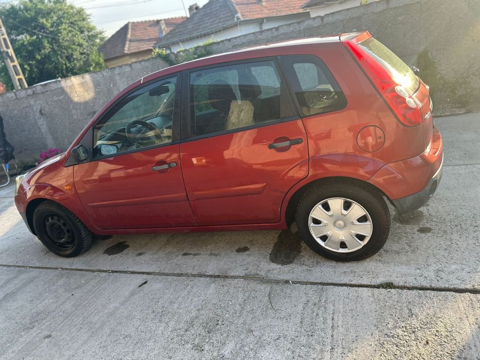 Vand Ford Fiesta  1.3 benzina