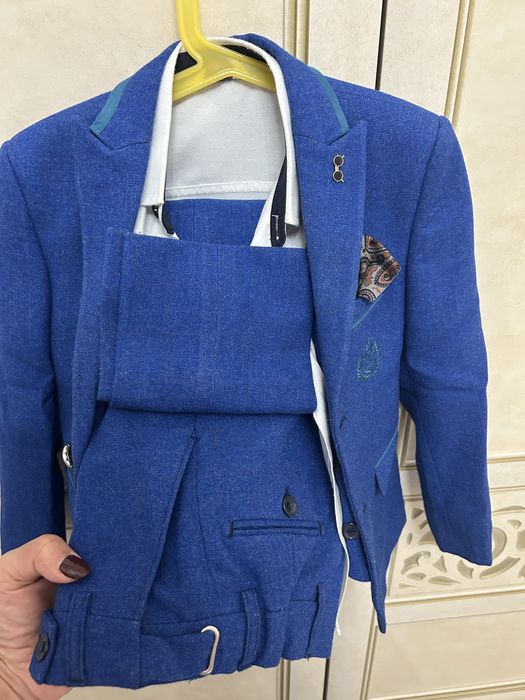 Продается детский костюм тройка