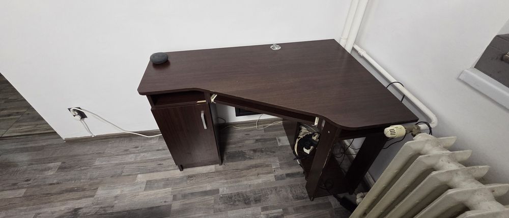 Vând birou pe colț