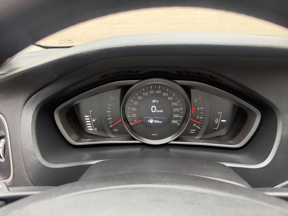 Volvo V40 - 2015-DIESEL