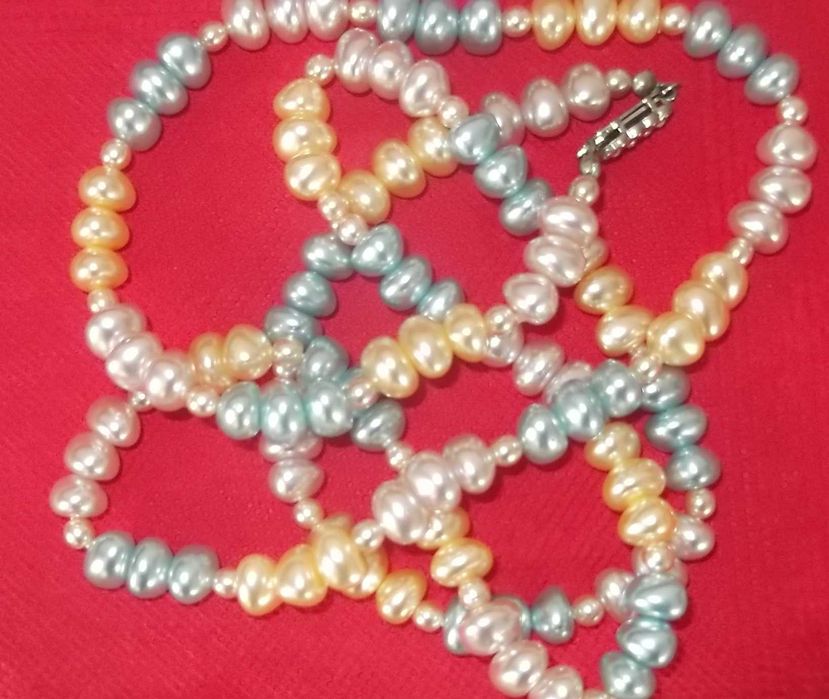 Дамски бижута - сребърни и позлатени верижки, други колиета