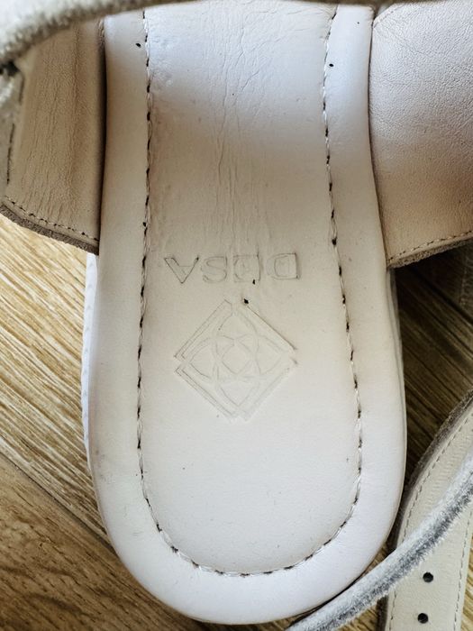 Продам сандали.