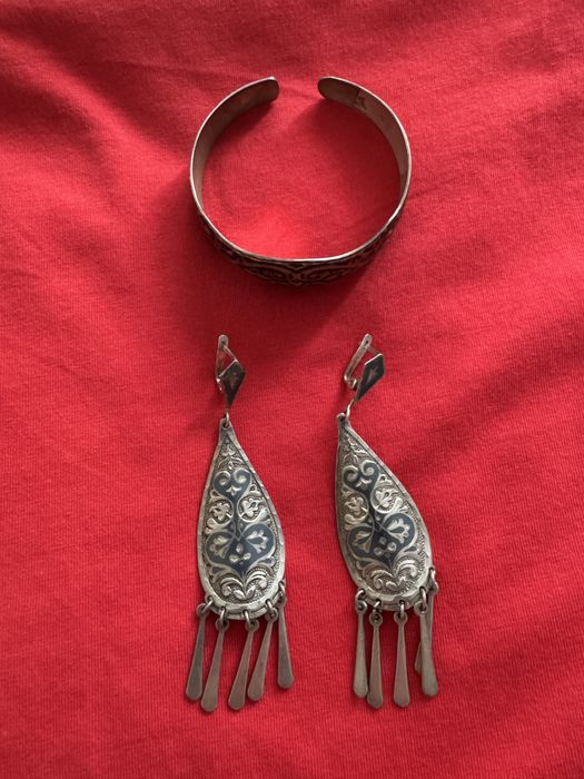 Продам серьги серебряные