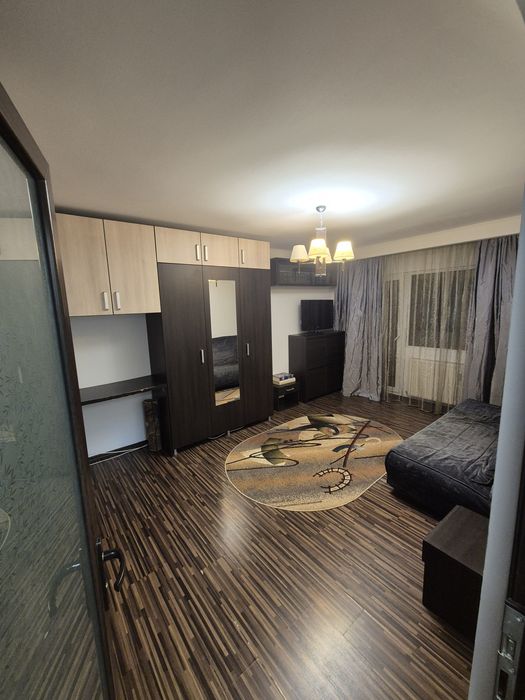 Inchiriez apartament  Piata Gorjului