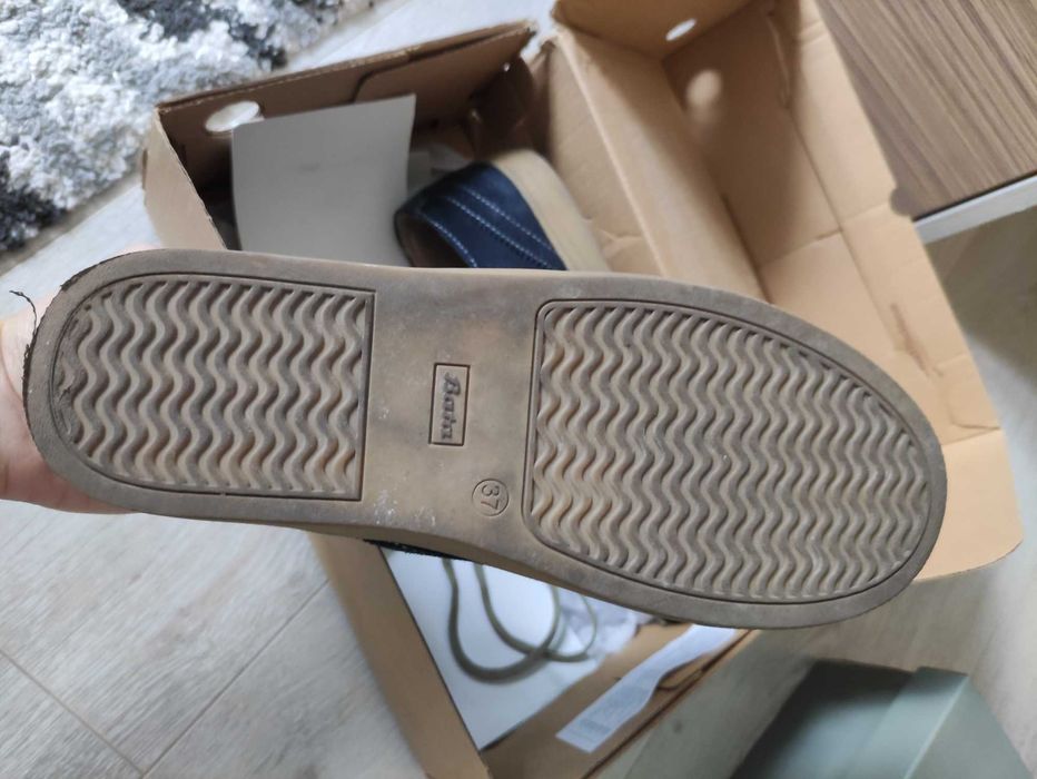 Стилни обувки Bata - естествена кожа унисекс