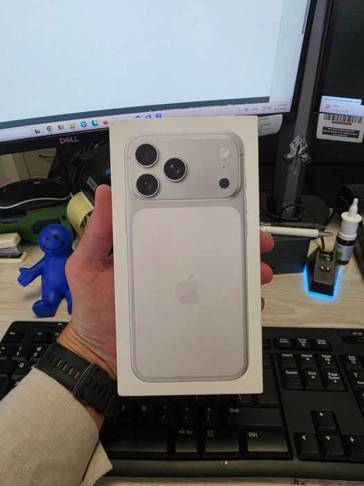 Humor GSM Ofera spre vanzare / iPhone 17 Pro Max / 256GB / Silver / Garantie 24 luni / Rate