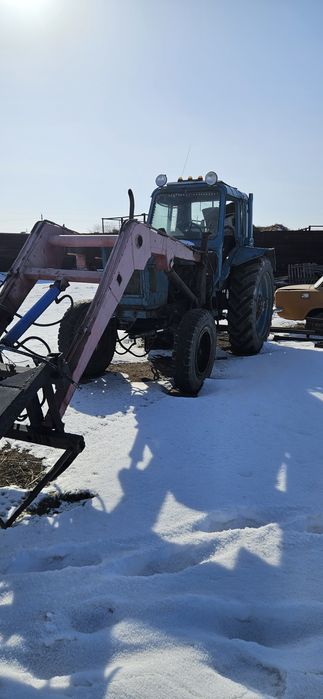 Трактор  МТЗ 80.