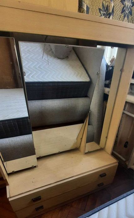 Трюмо с зеркалом