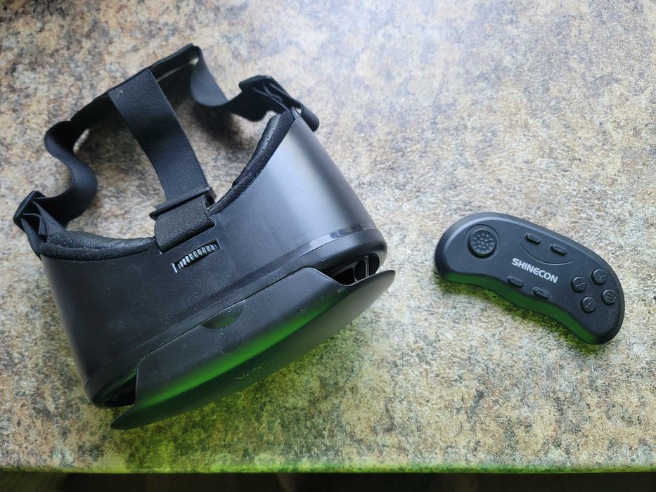 VR очки с игровым джойстиком