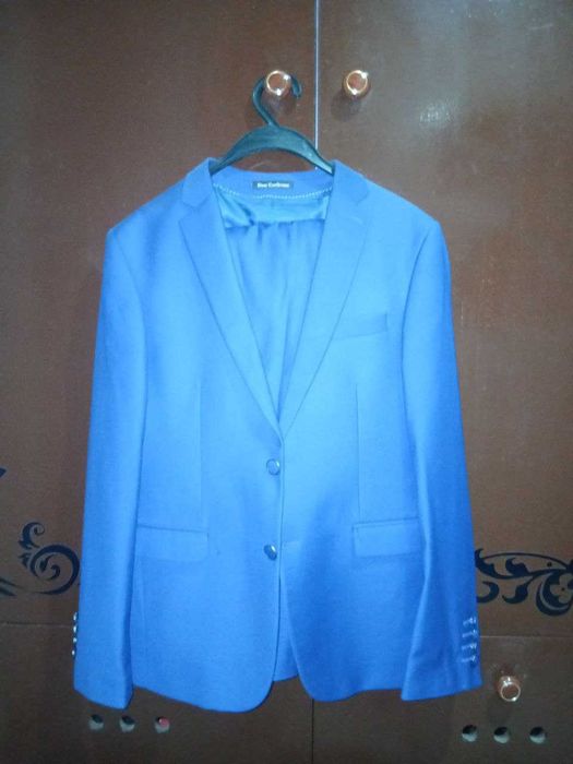 Костюм шим сотилади кук рангда