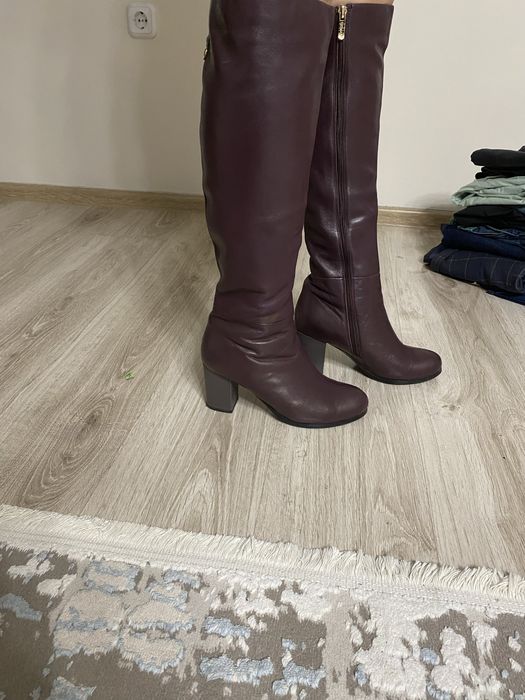 Продаю красивые сапоги!Натуральная кожа, натуральны мех