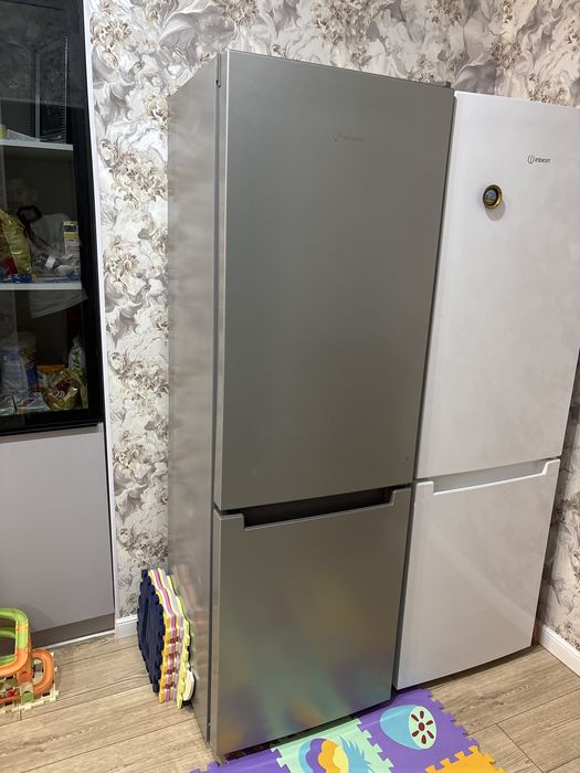 Холодильник Indesit