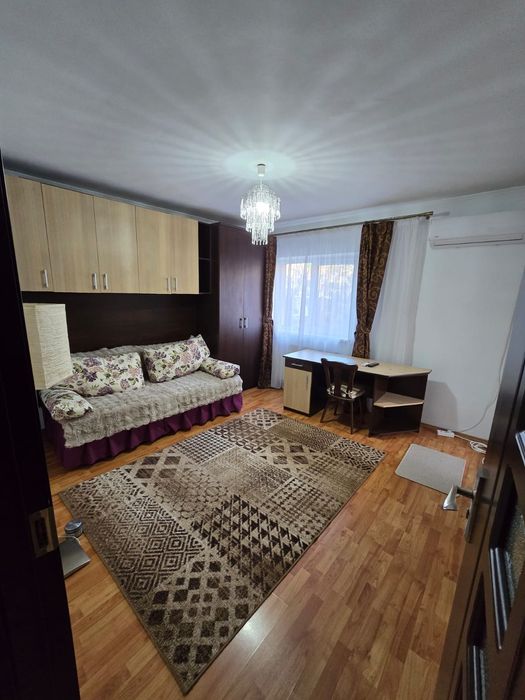 Inchiriez garsoniera Str.Nicolae Bălcesc,decomandată,utilată