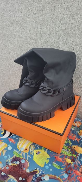 Продам зимние сапоги