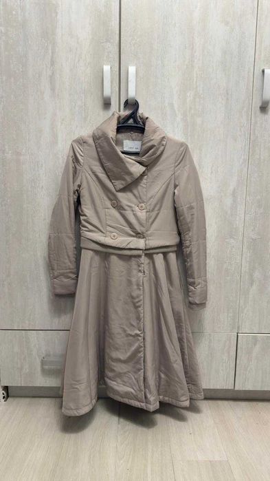 Продаю женские куртки и плащь