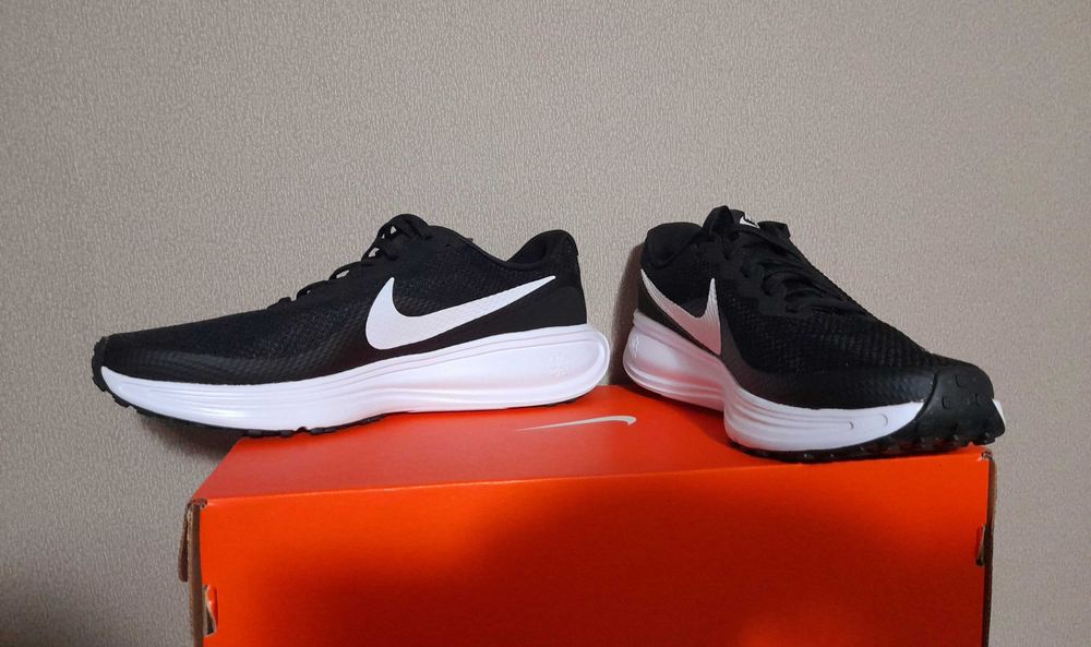 Маратонки NIKE REVOLUTION 8 - Чисто нови