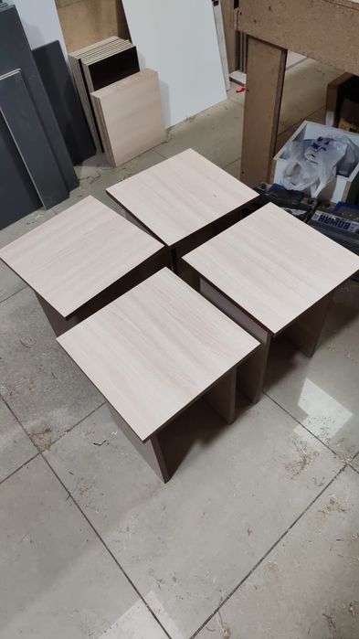 Стульчики новые комплект