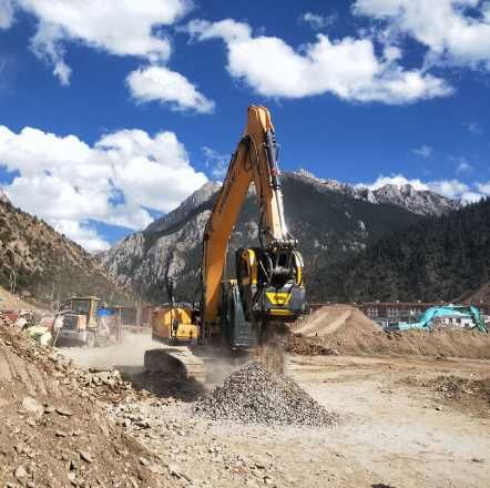 Cupa de concasare MB BF70.2 S4 de la MB Crusher,pt excavator 16-25 ton