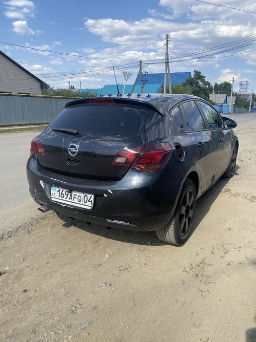 Прадается opel astra j 2013