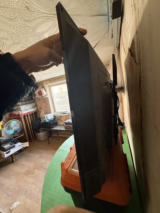 Телевизор 82 диоганаль