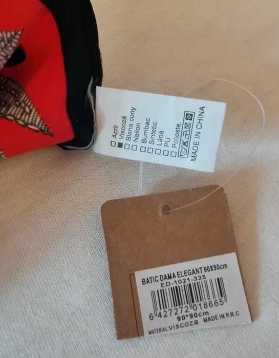 Esarfa noua cu eticheta