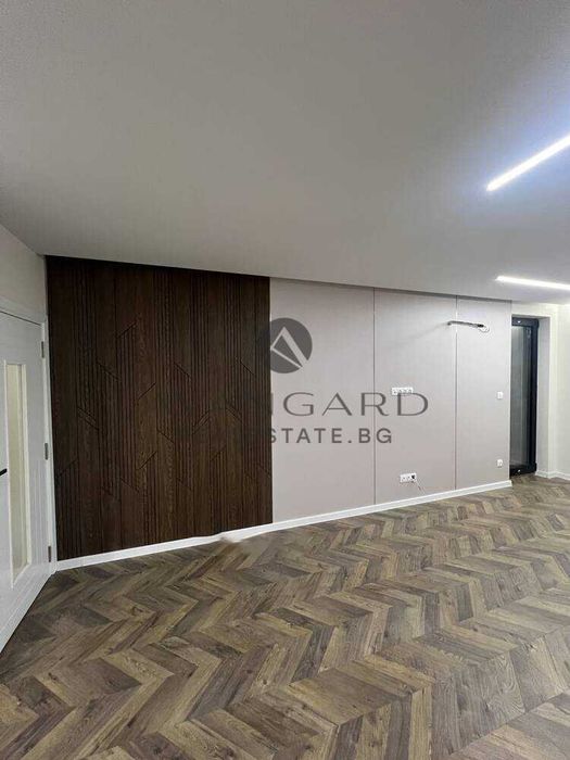 Продава се Двустаен апартамент в Пловдив, Христо Смирненски - 75 кв.м за 2027 €/кв.м - Снимка #1