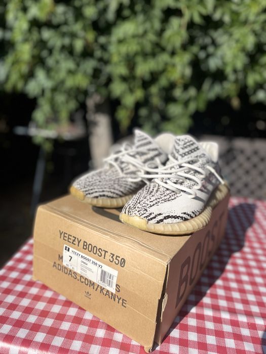 adidas Yeezy Boost 350 V2 Zebra