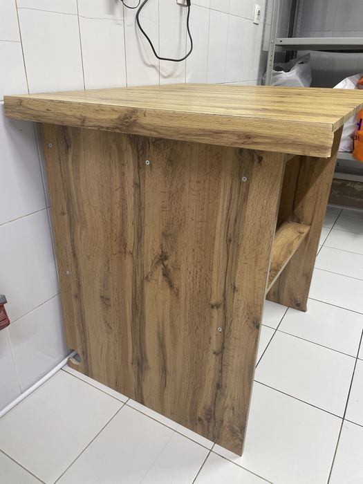 Продам стол срочно