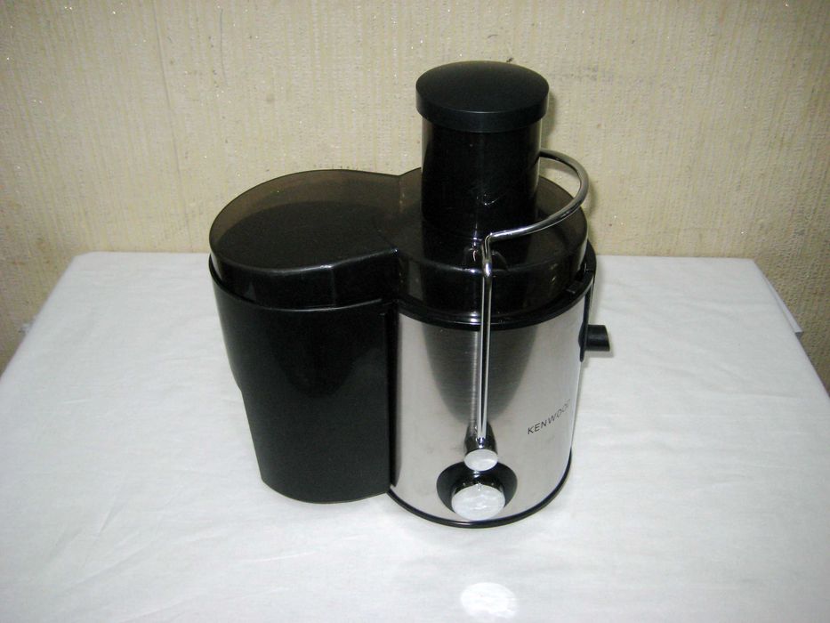 Соковыжималка KENWOOD оригинал идеальном рабочим состоянии!
