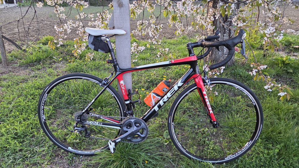 Vând cursiera carbon Trek Madone 3.5