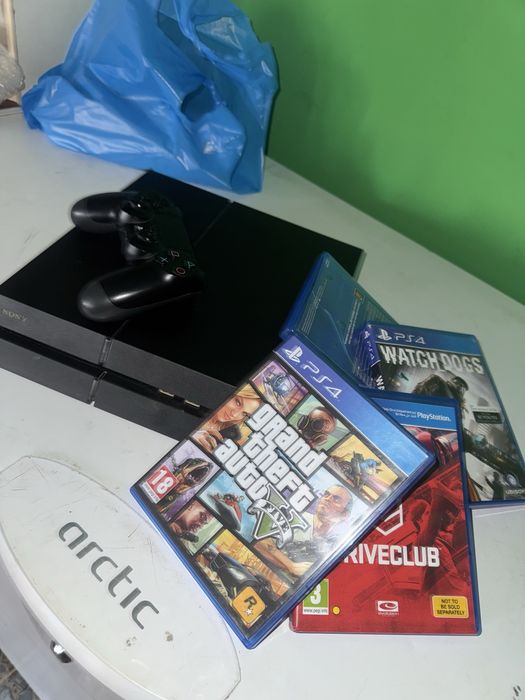 Ps 4 cu 4 jocuri
