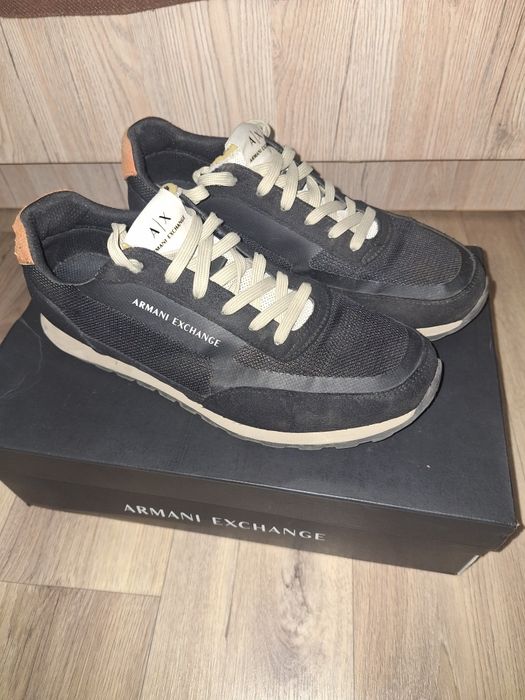 Продам  кроссовки Armani Exchange