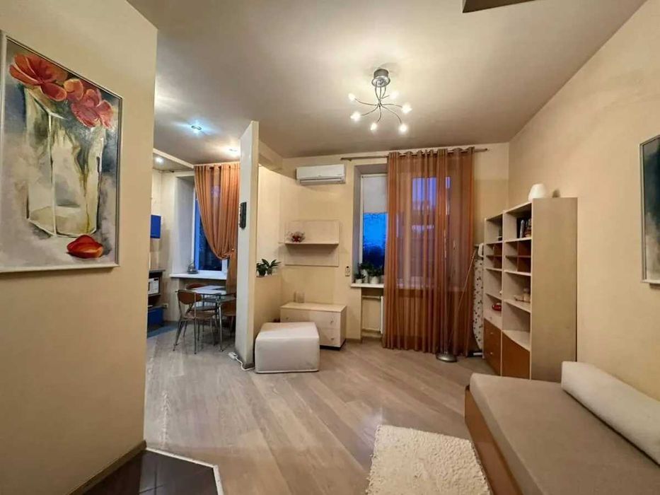 Дава се под наем Двустаен апартамент в София, Център - 55 кв.м за 433.5 € - Снимка #1