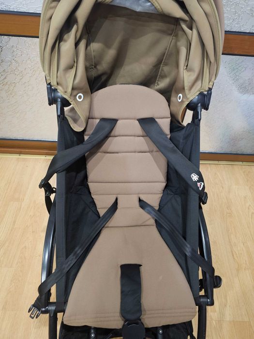 Vând cărucior Babyzen YOYO (culoare beige + YOYO Board pentru toddler.