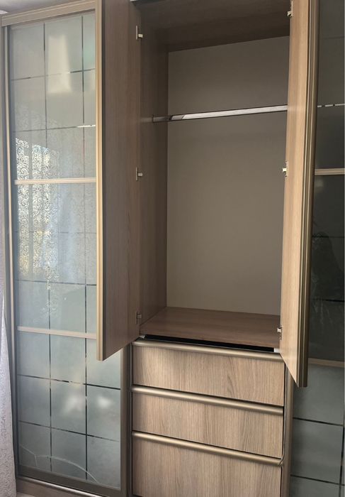 Шкаф-купе 2*2,4м (вместительный)