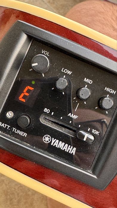 Yamaha APX500II - електро-акустична китара