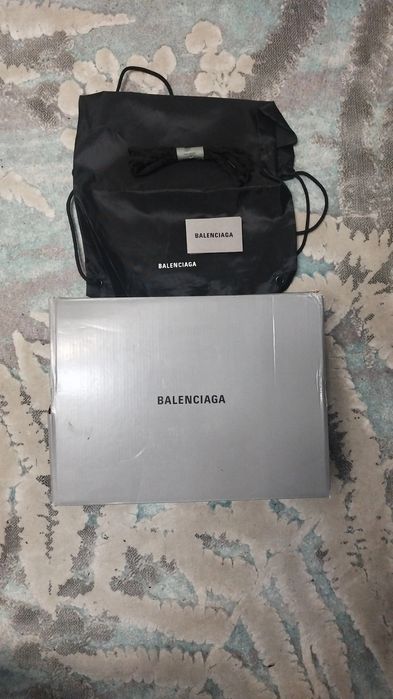 Balenciaga runner graffiti