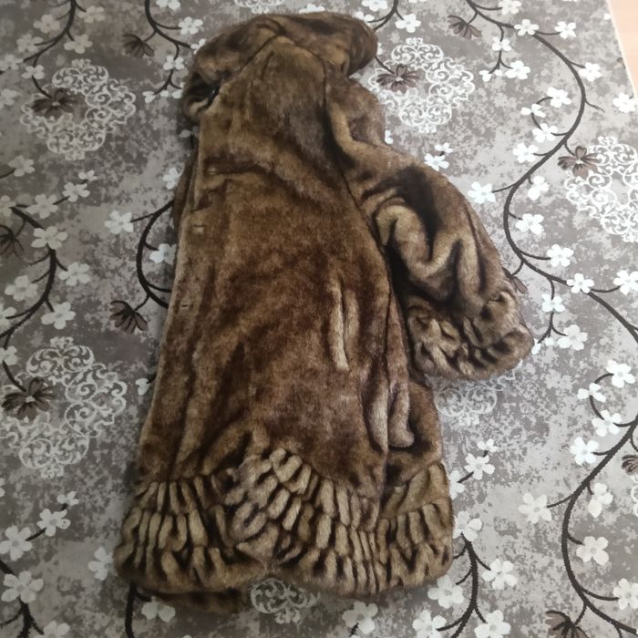 Vand haină de blană noua