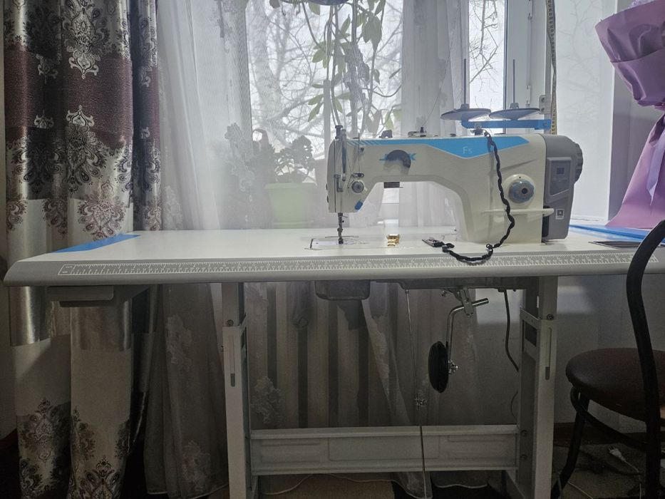 Швейная машинка,прямострочка