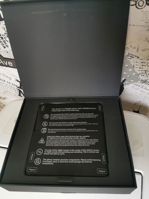 Honor Magic V3 la cutie Citiți anuntul