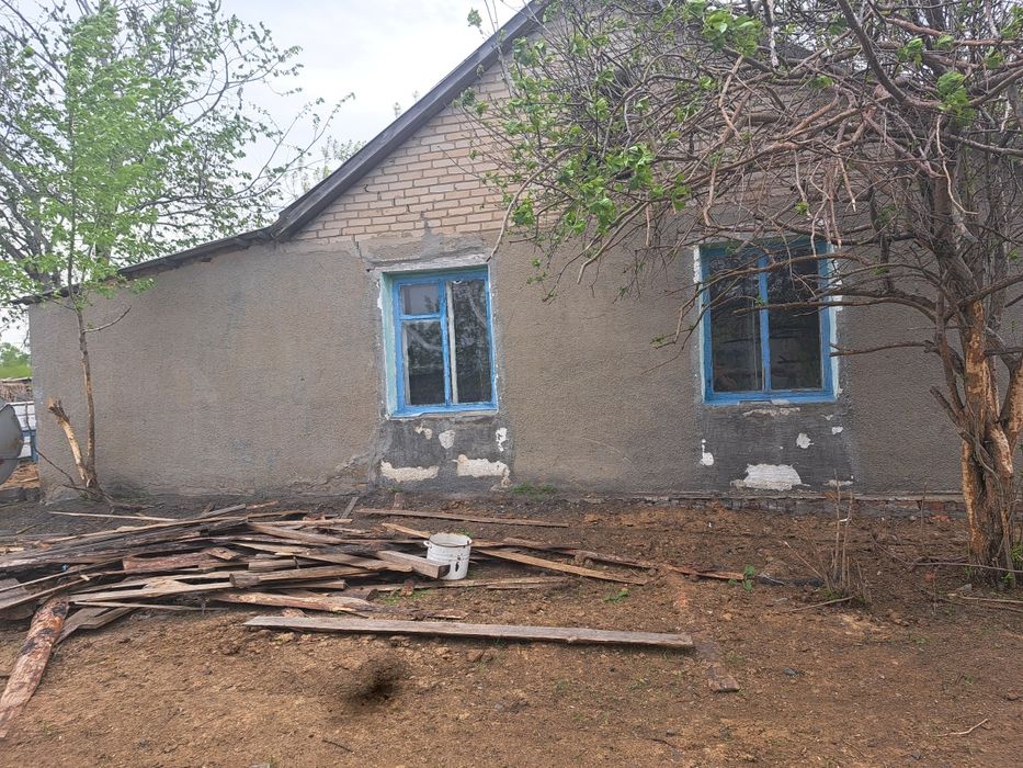 Продам дом возле школы