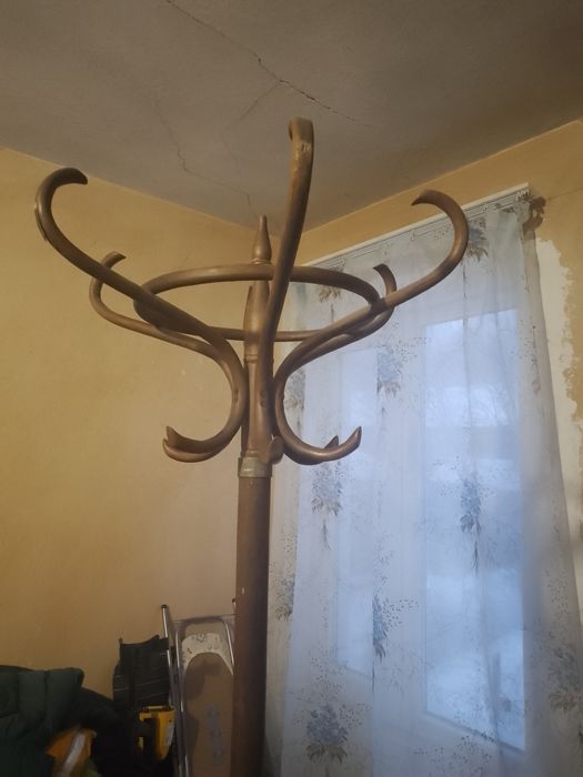 Бар шкаф и закачалка цена -32евро