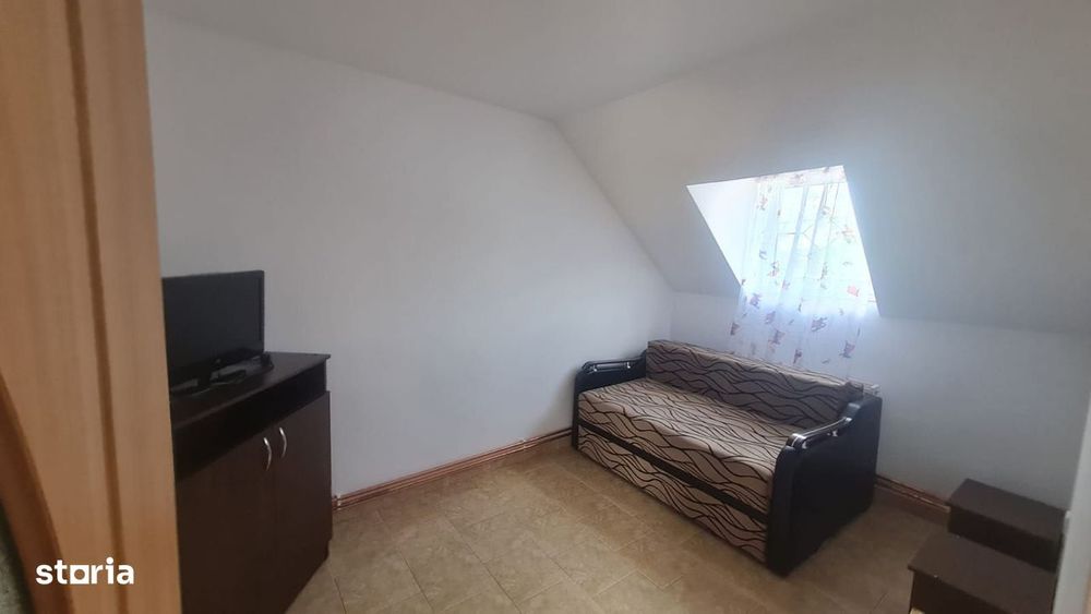 Apartament 3 camere la casă zona Trei Stejari